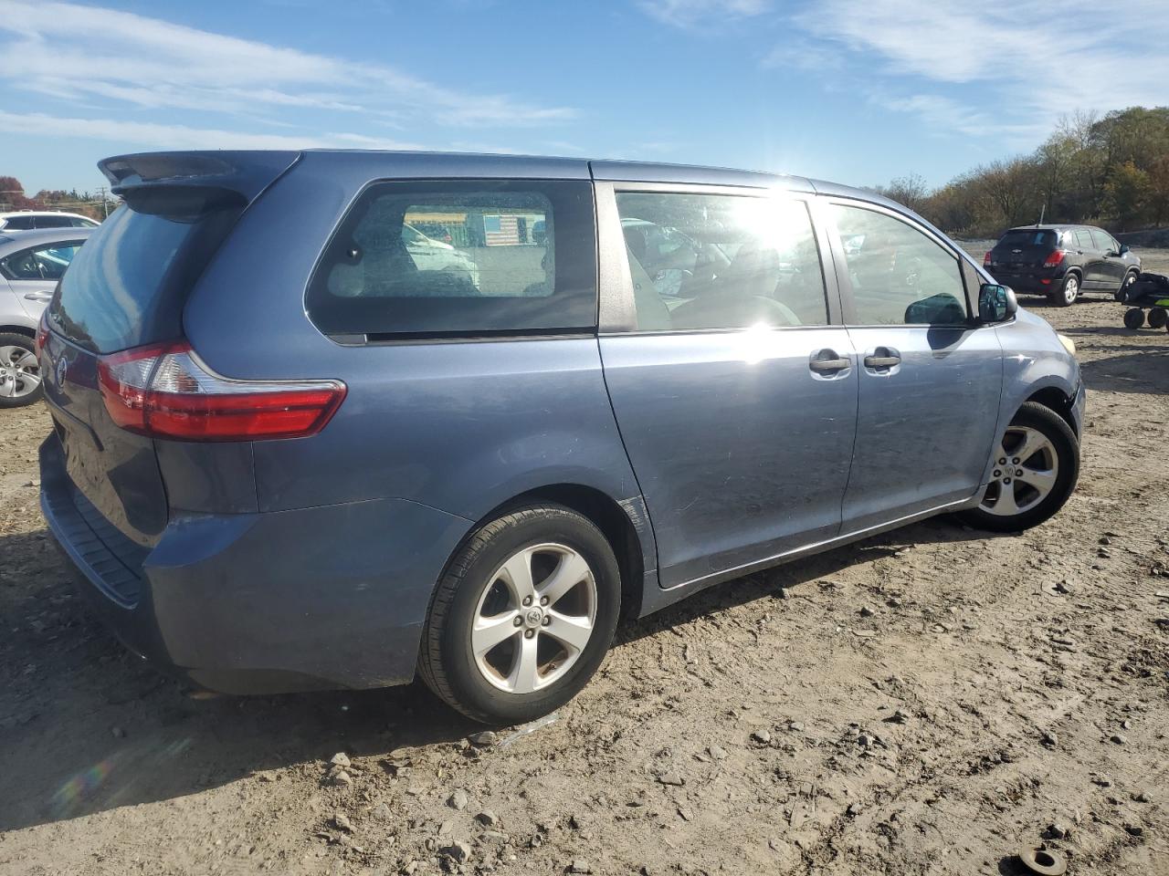 Toyota Sienna Image 13