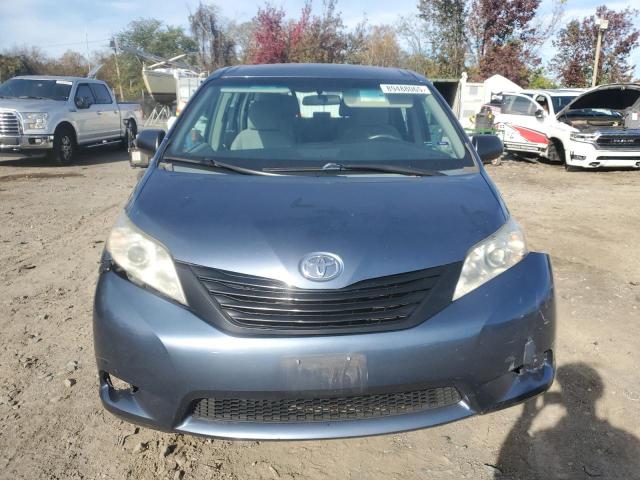 Toyota Sienna Image 2