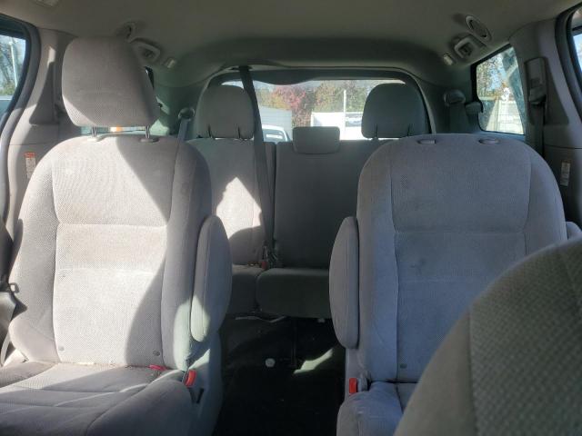 Toyota Sienna Image 6