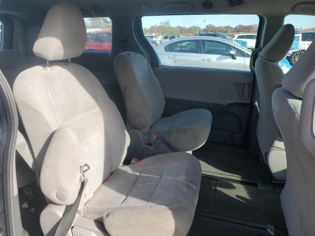 Toyota Sienna Image 7