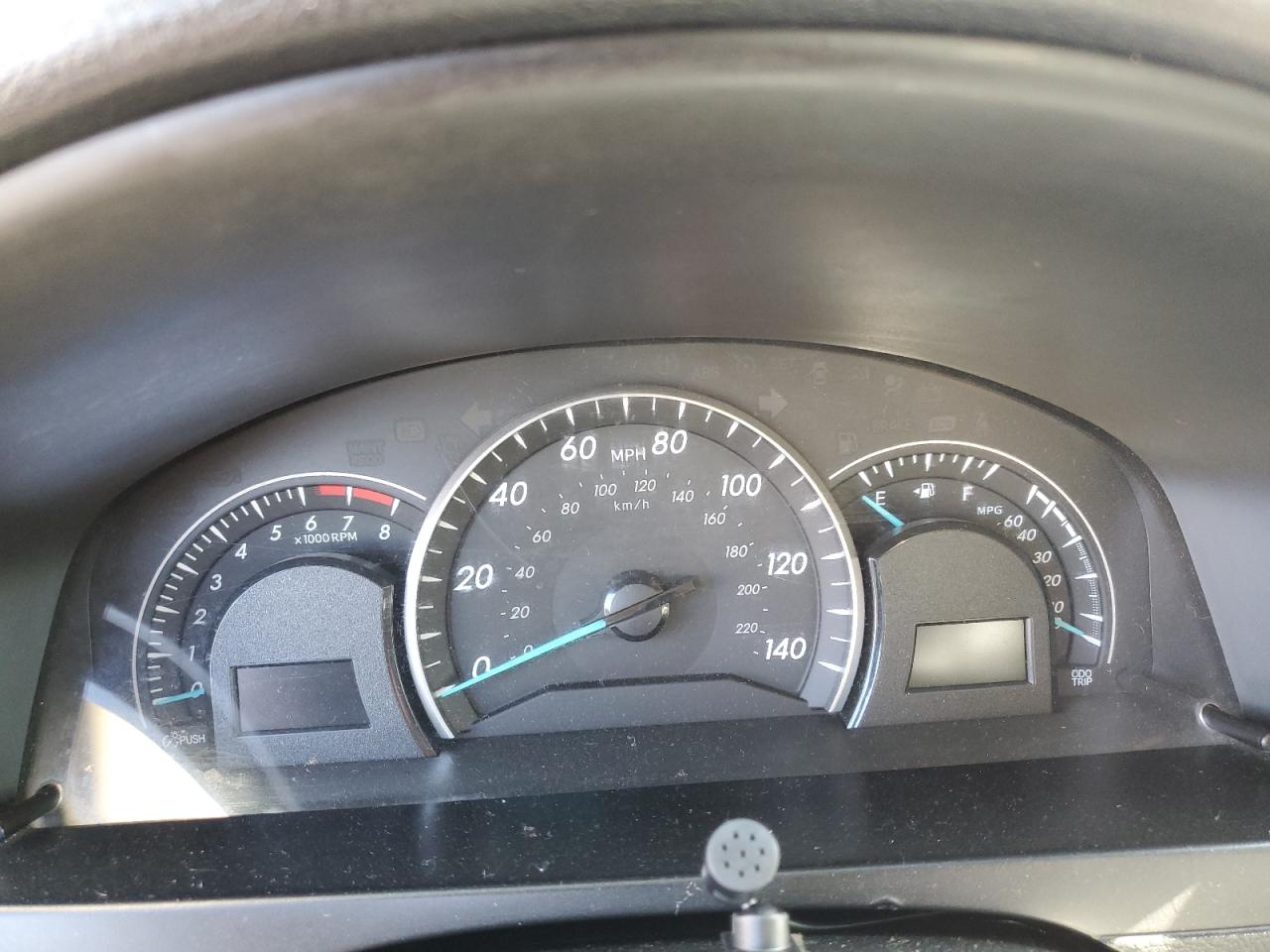 Toyota Camry L Image 10