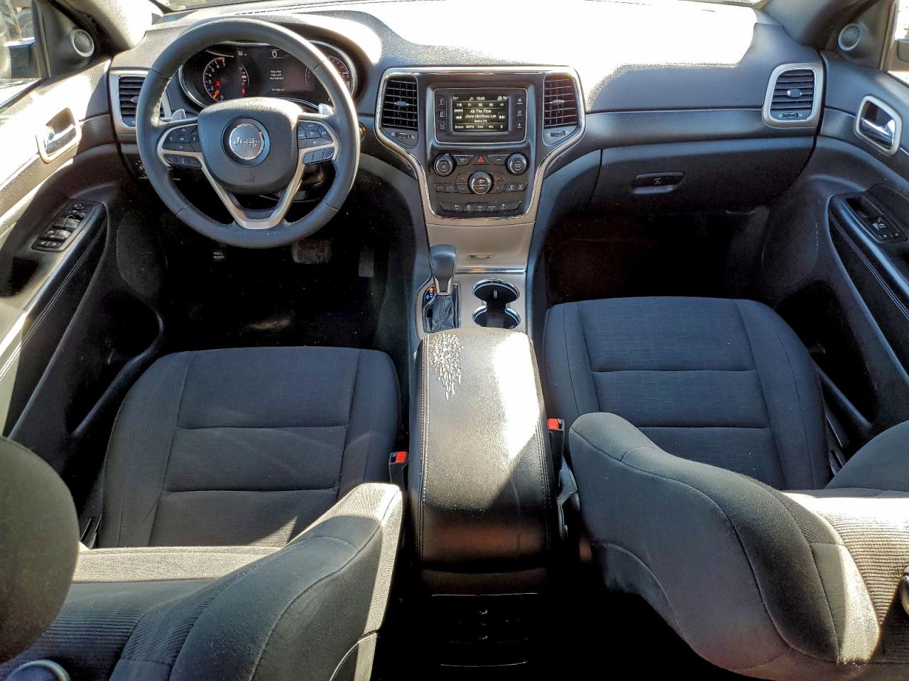 Jeep Grand Cherokee Laredo Image 9