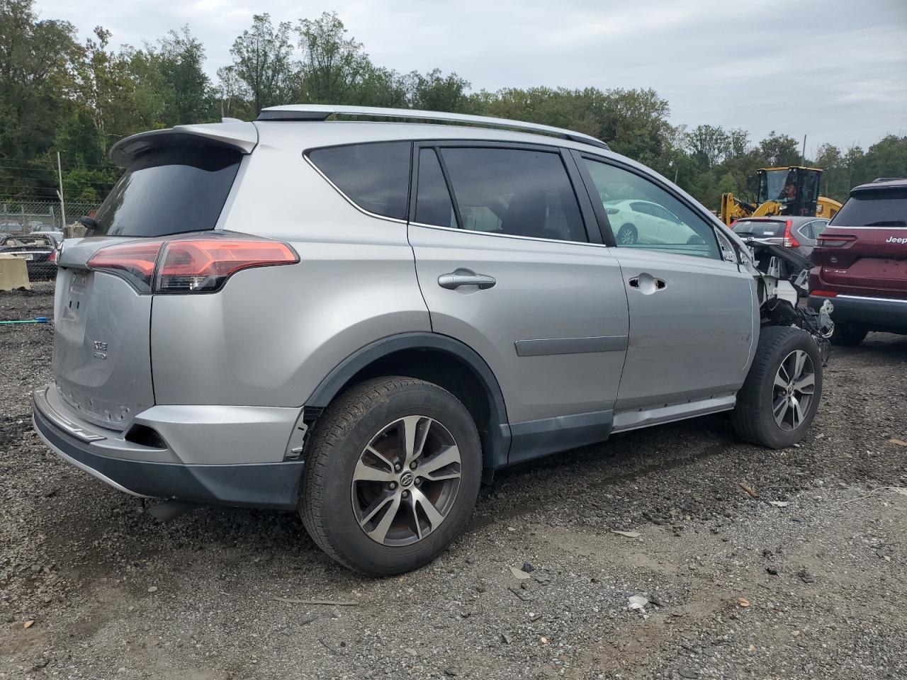 Toyota RAV4 Xle Image 2