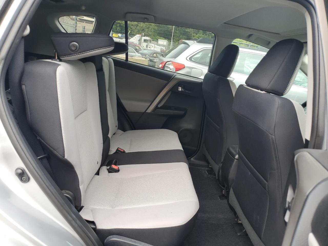 Toyota RAV4 Xle Image 4