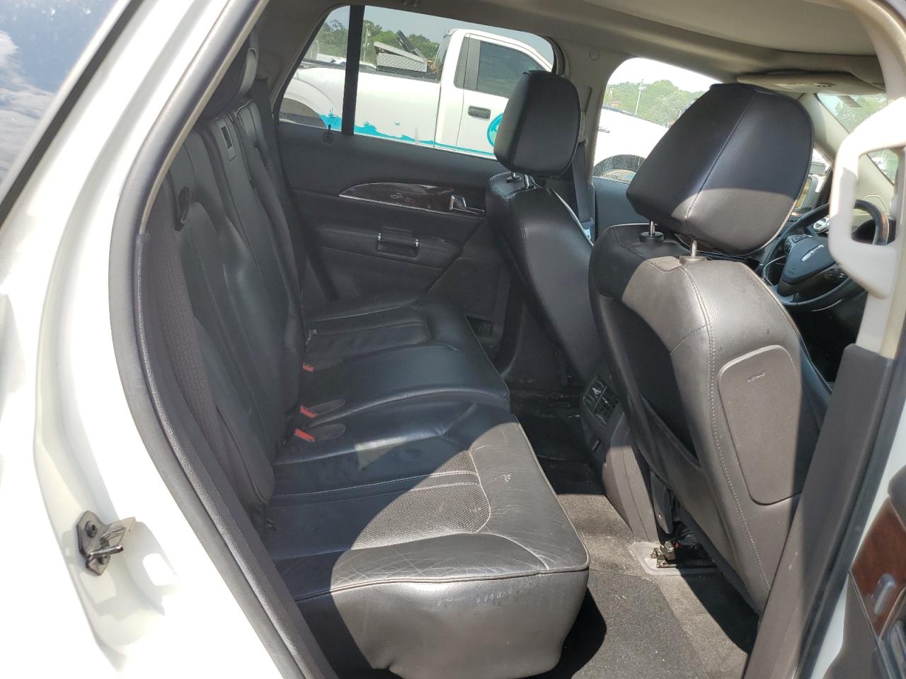 Lincoln MKX Image 12