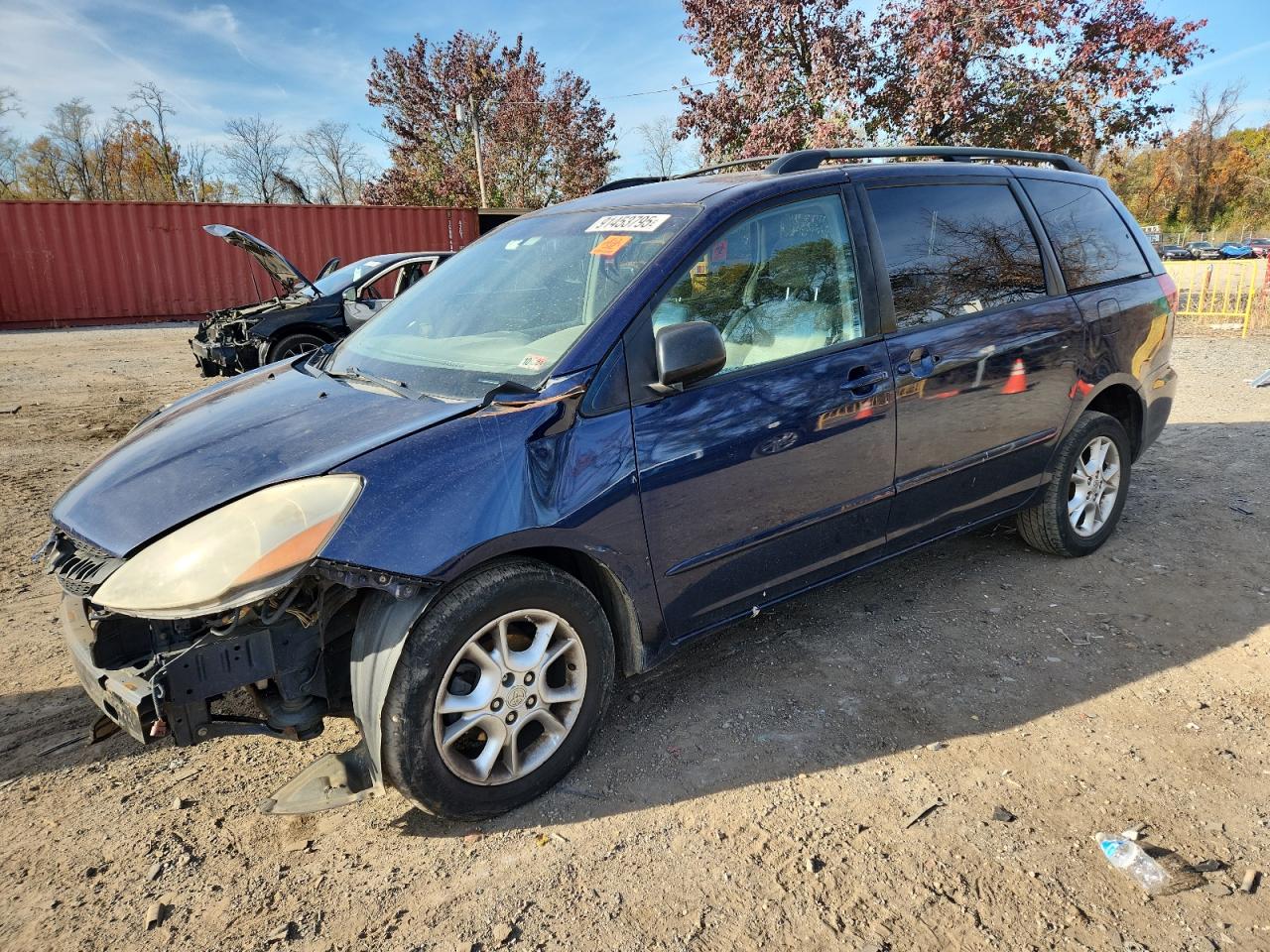 Toyota Sienna Le Image 1