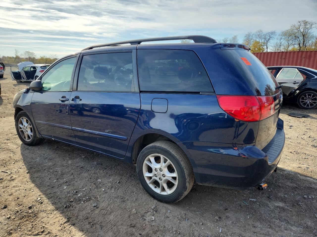 Toyota Sienna Le Image 2