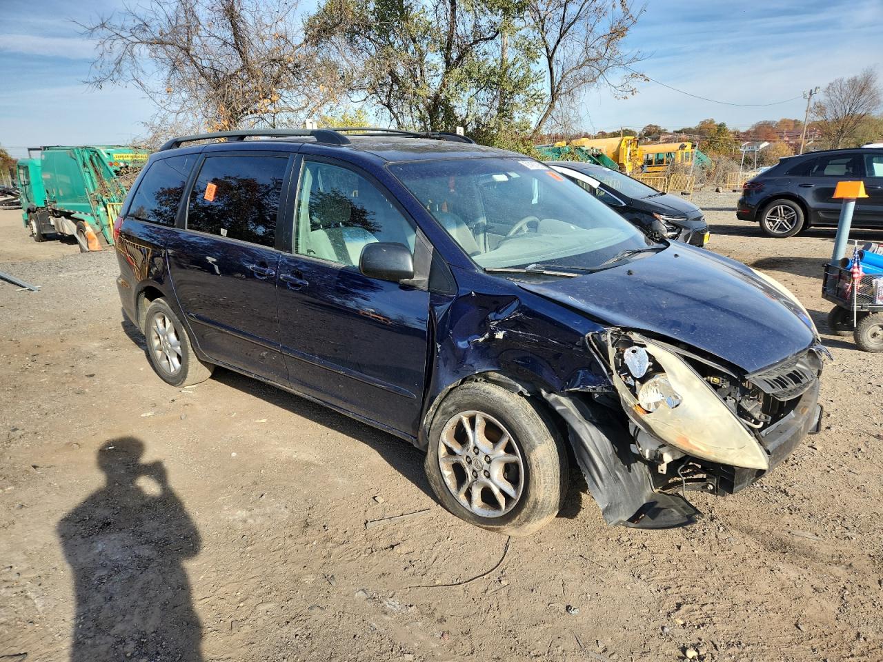 Toyota Sienna Le Image 4