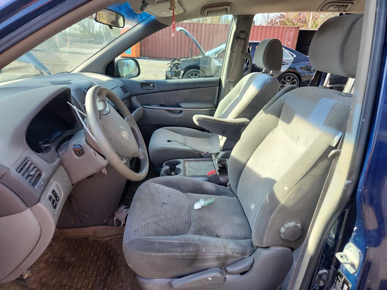 Toyota Sienna Le Image 12