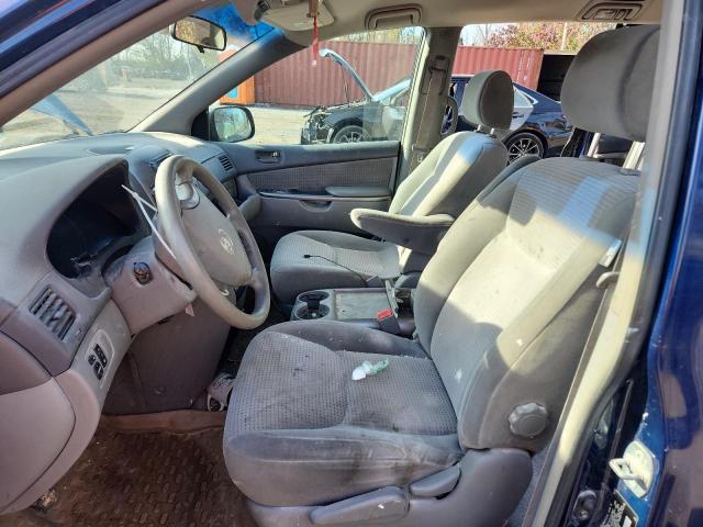 Toyota Sienna Le Image 12
