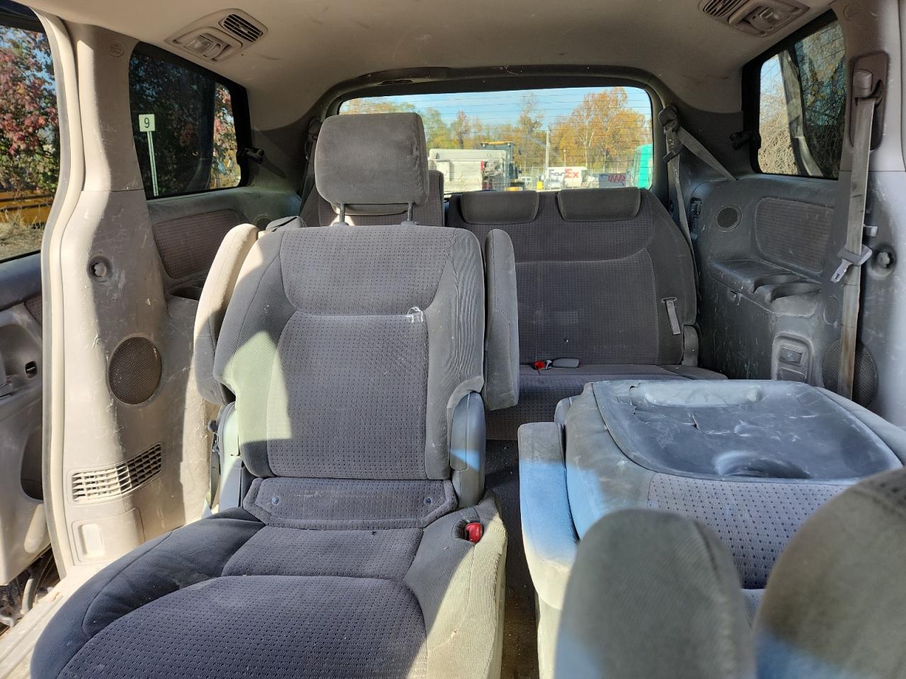 Toyota Sienna Le Image 8