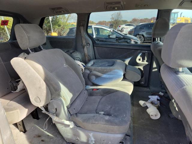 Toyota Sienna Le Image 6