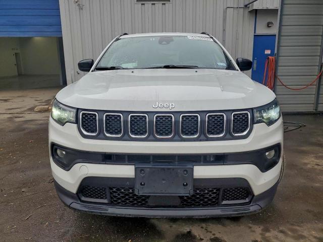 Jeep Compass Latitude Image 9