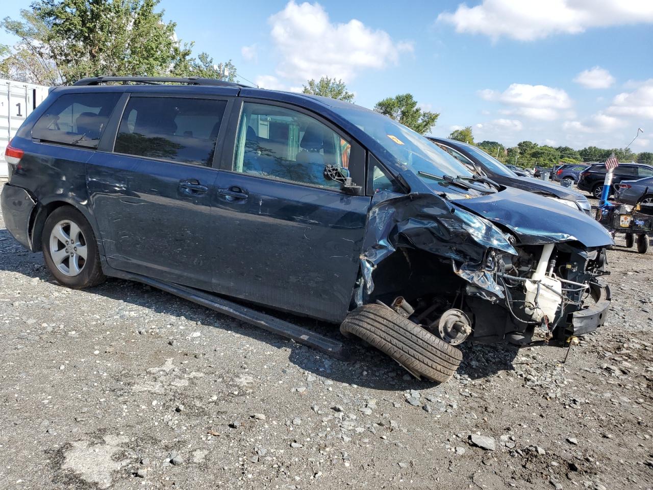 Toyota Sienna Le Image 4