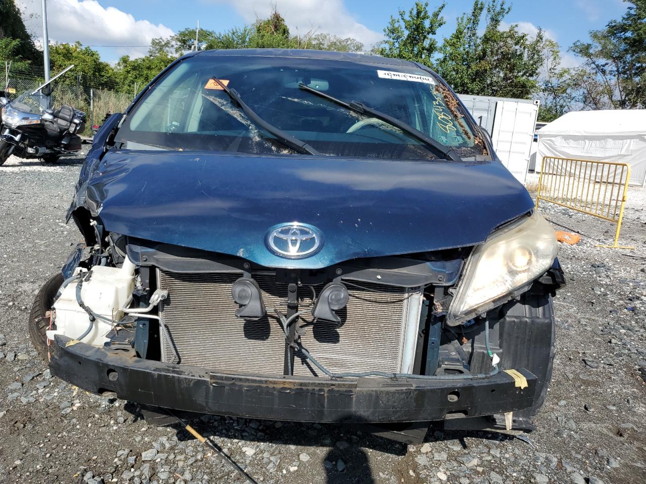 Toyota Sienna Le Image 3