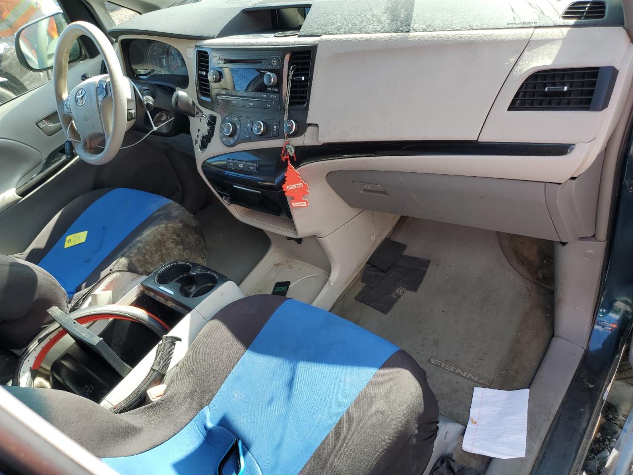 Toyota Sienna Le Image 13