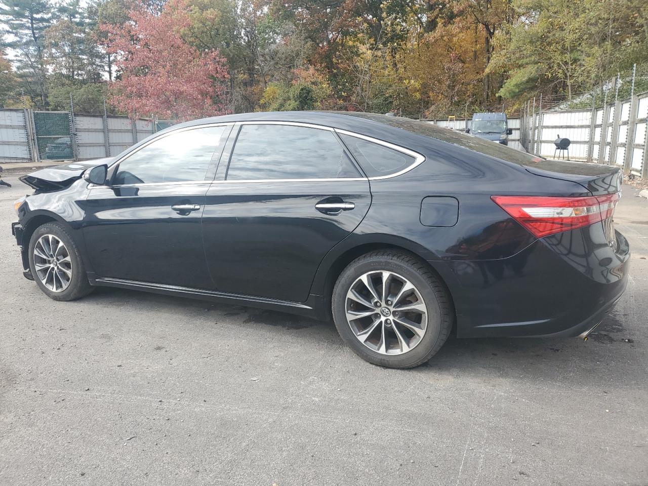 Toyota Avalon Xle Image 2