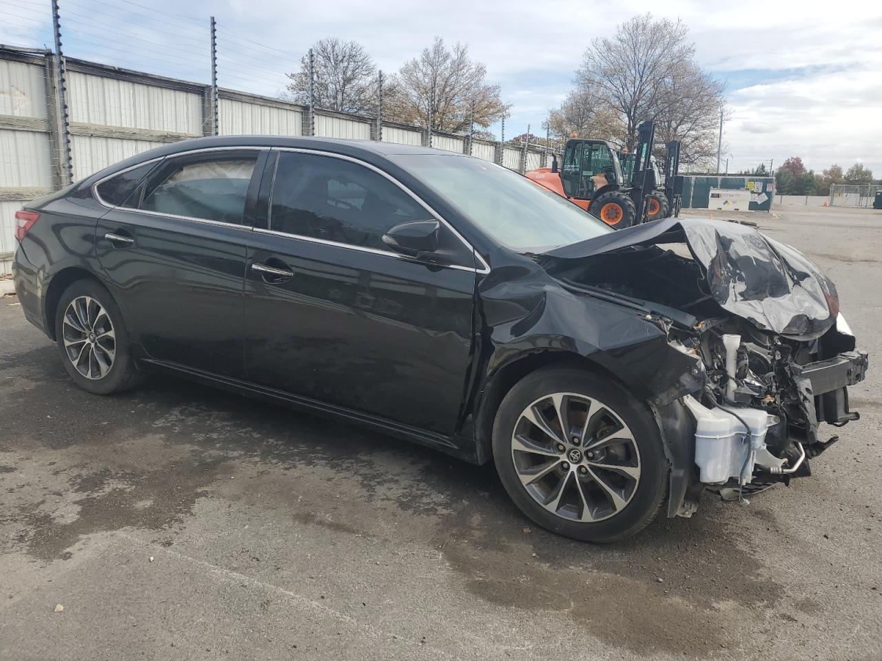 Toyota Avalon Xle Image 3