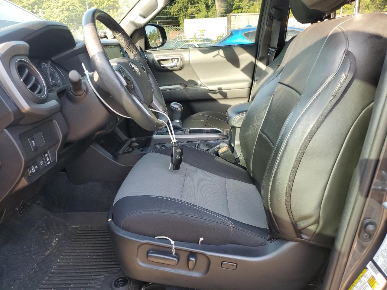 Toyota Tacoma Double Cab Image 9