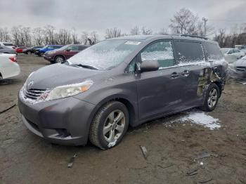  Salvage Toyota Sienna