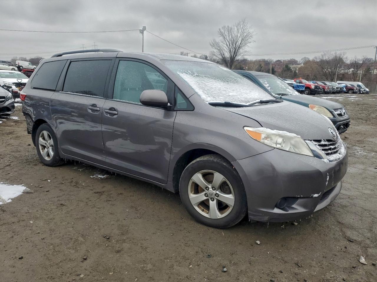 Toyota Sienna Le Image 3
