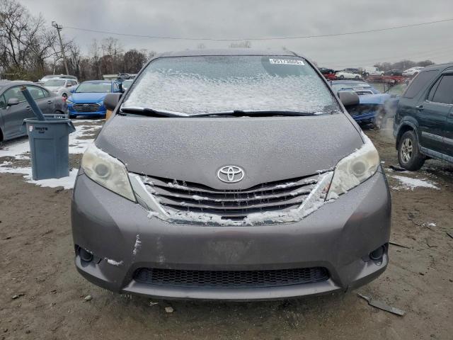 Toyota Sienna Le Image 5