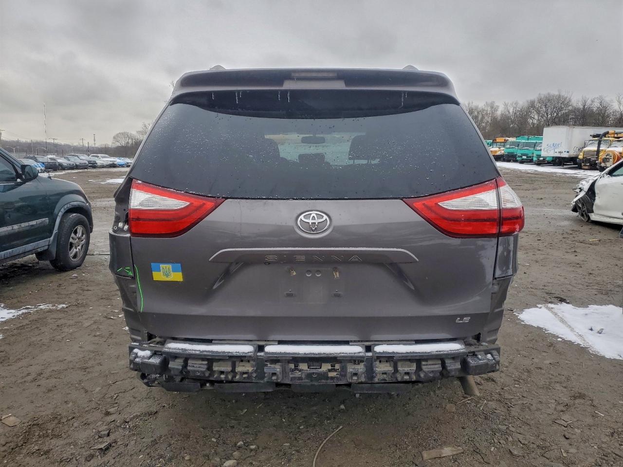 Toyota Sienna Le Image 13