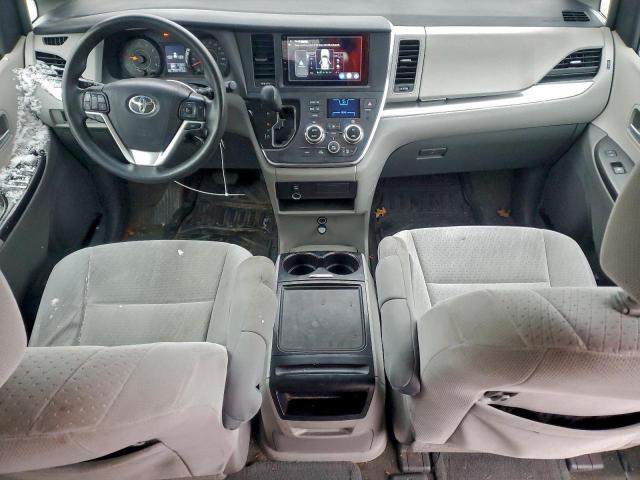 Toyota Sienna Le Image 9