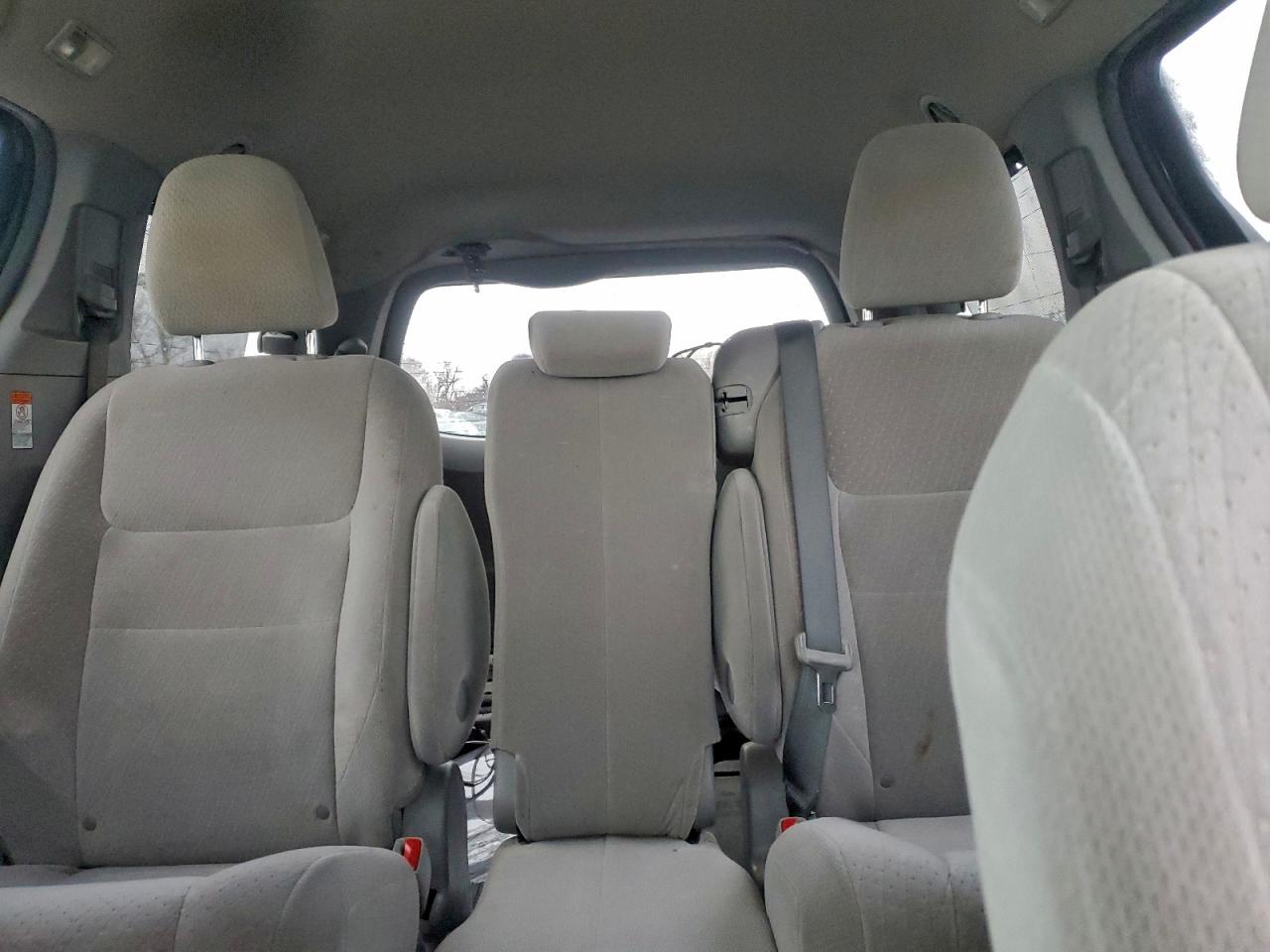 Toyota Sienna Le Image 10