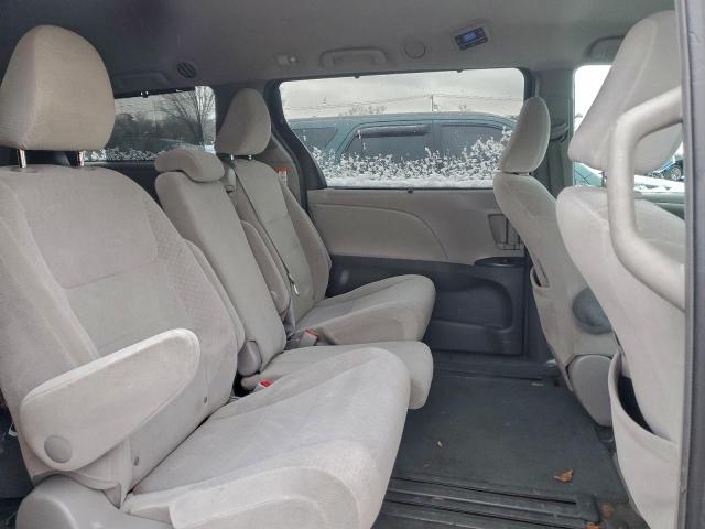 Toyota Sienna Le Image 11