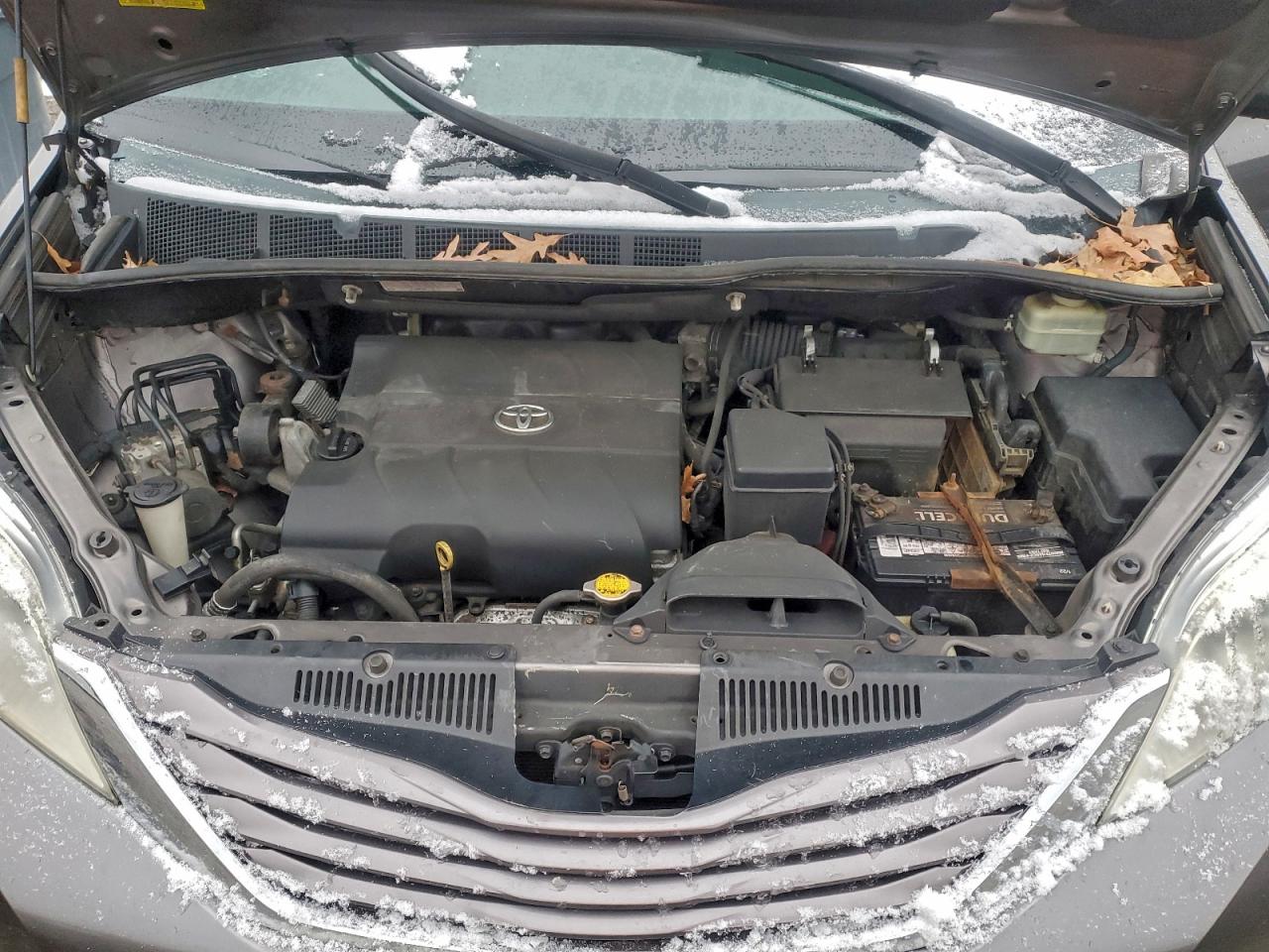 Toyota Sienna Le Image 6