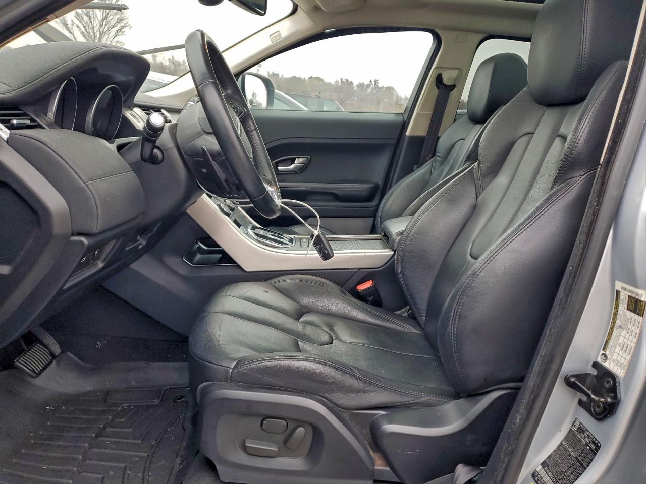 Land Rover Range Rover Pure Premium Image 4