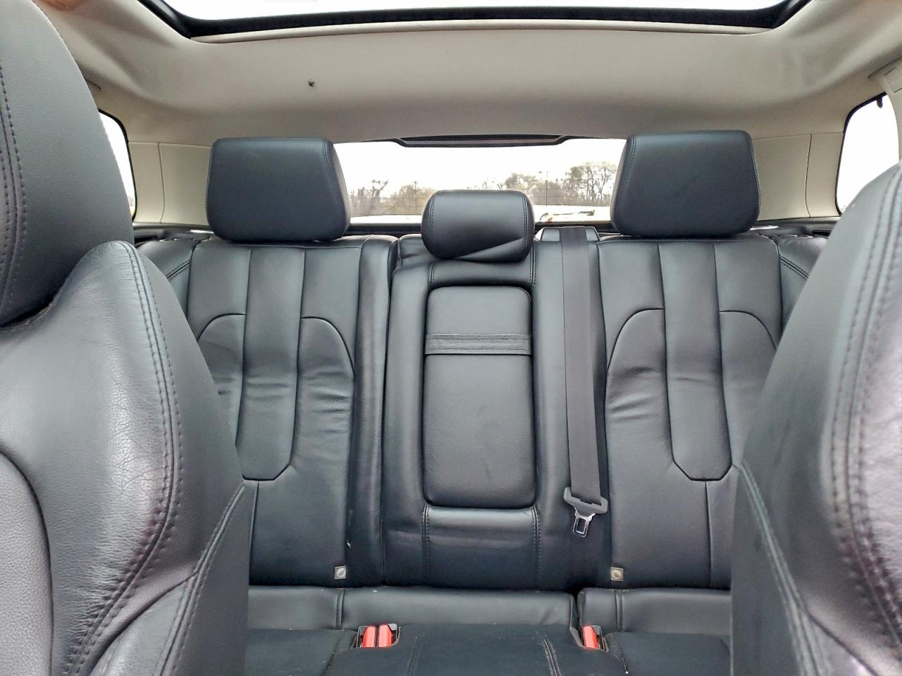 Land Rover Range Rover Pure Premium Image 6