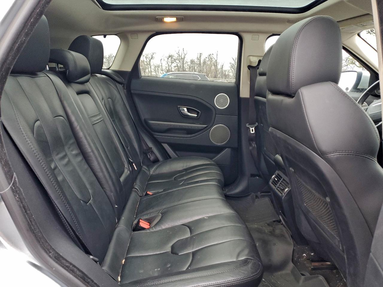 Land Rover Range Rover Pure Premium Image 8