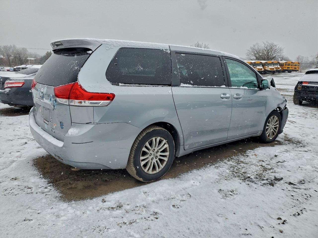 Toyota Sienna Xle Image 11