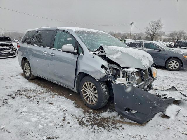 Toyota Sienna Xle Image 13