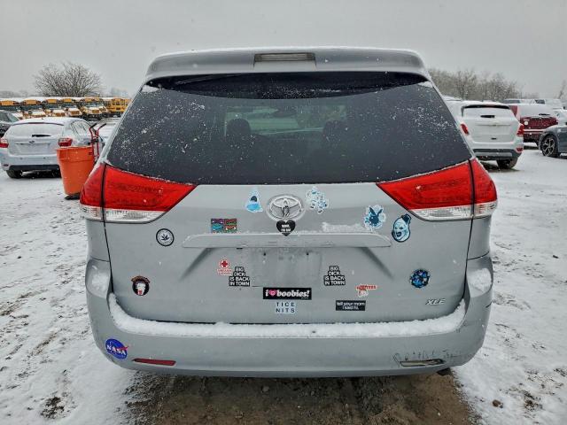 Toyota Sienna Xle Image 3