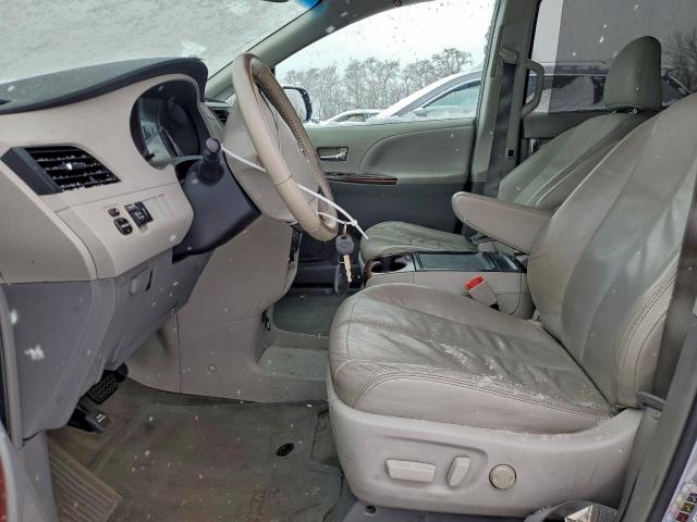 Toyota Sienna Xle Image 2