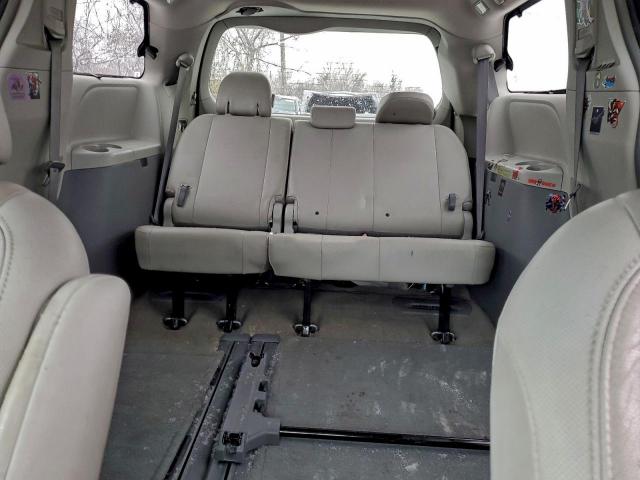Toyota Sienna Xle Image 7
