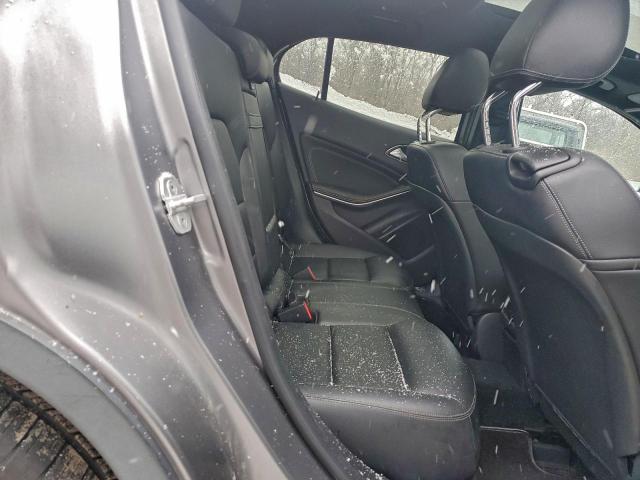 Mercedes-Benz GLA 250 4matic Image 7