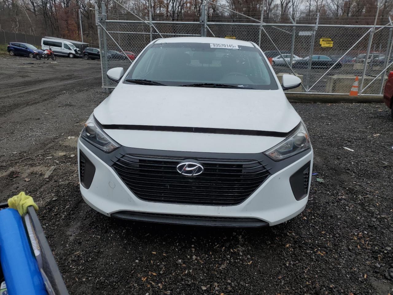 Hyundai Ioniq Blue Image 8