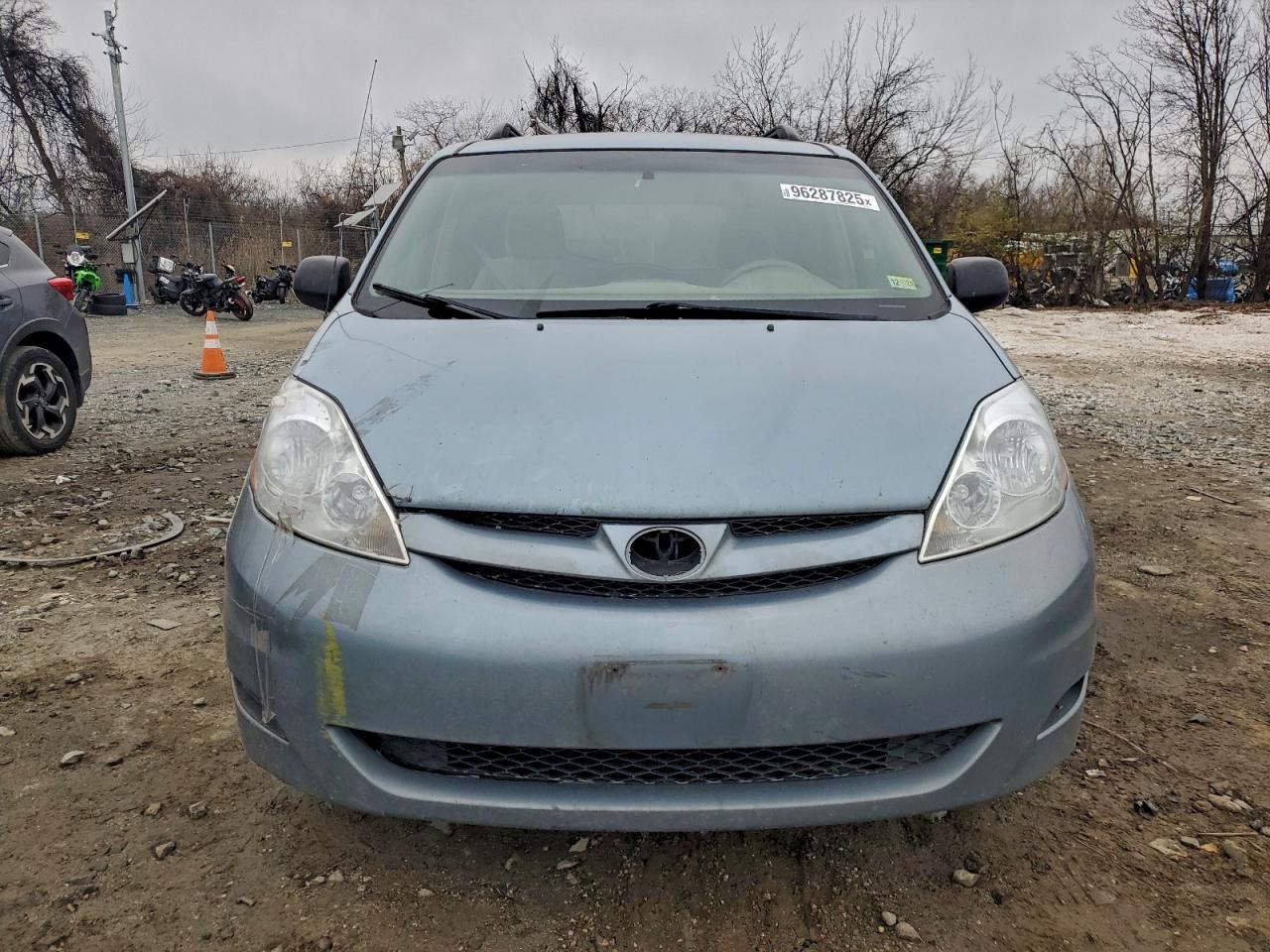 Toyota Sienna Ce Image 4