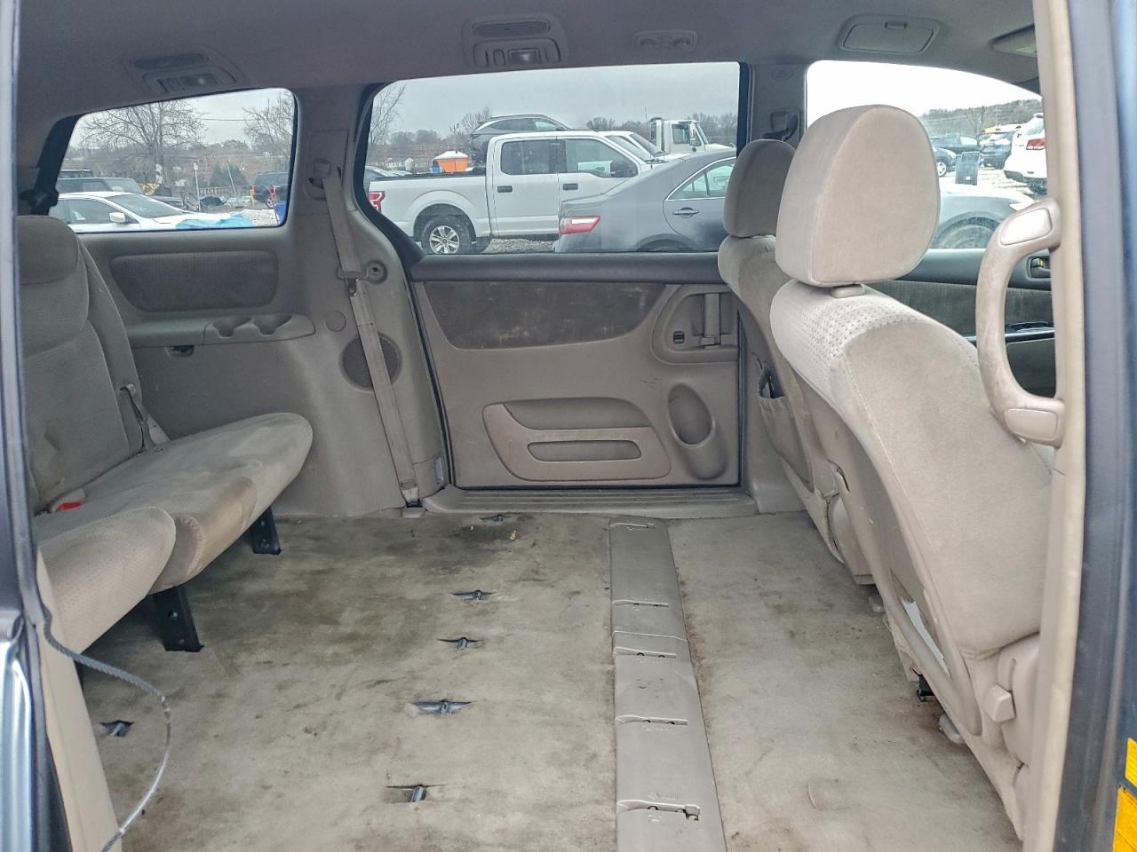 Toyota Sienna Ce Image 8