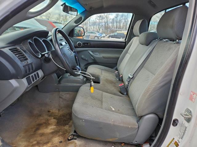 Toyota Tacoma Image 8