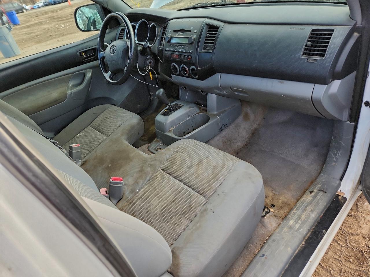 Toyota Tacoma Image 5