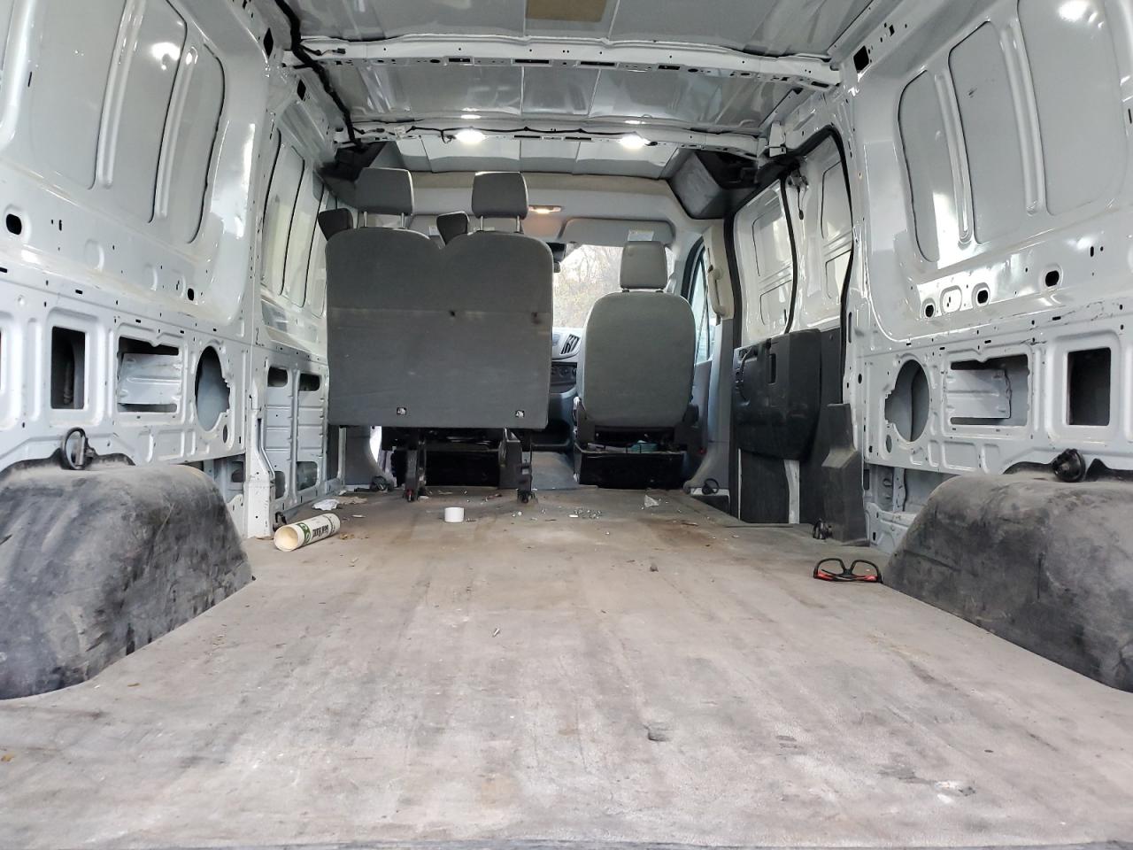 Ford Transit T-250 Image 7