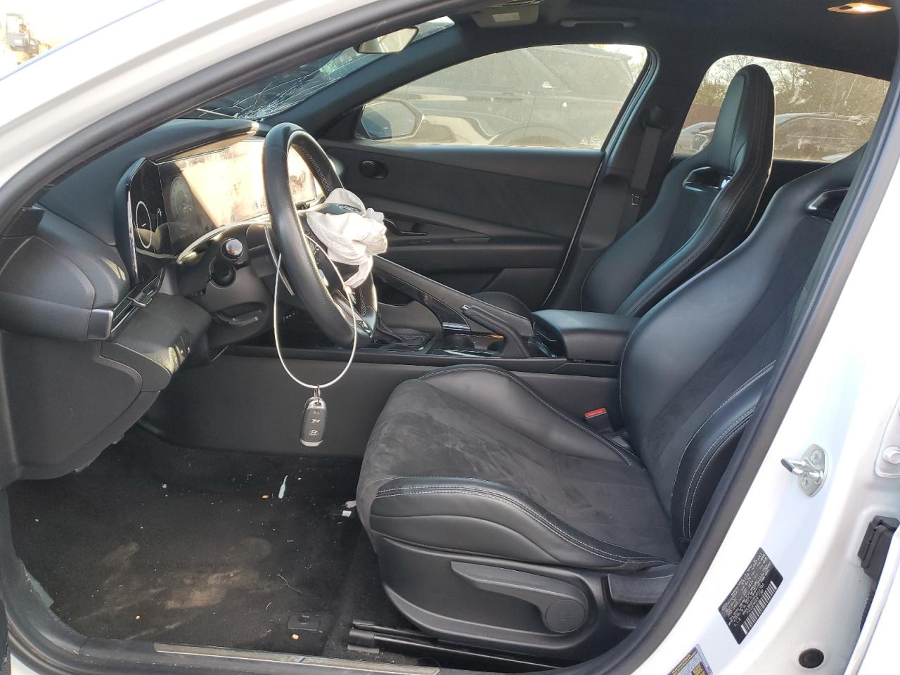 Hyundai ELANTRA Image 9