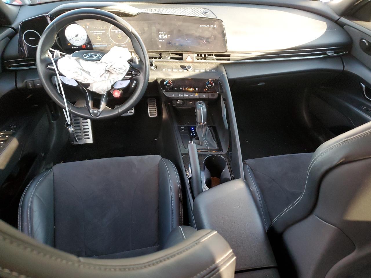 Hyundai ELANTRA Image 3