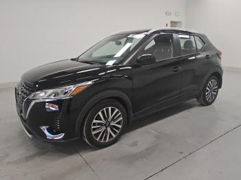  Salvage Nissan Kicks
