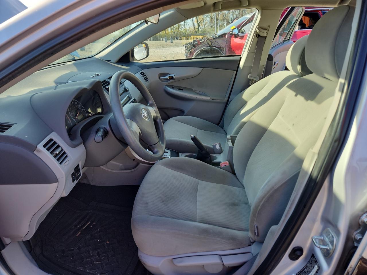 Toyota Corolla Base Image 12